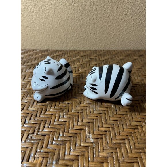 Vintage Pier I Whimsical Cat Black And White Strip Salt and Pepper Shaker Set - Picture 3 of 10